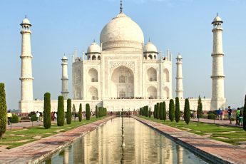 Who built the Lal Qila: A Hindu or a Muslim?